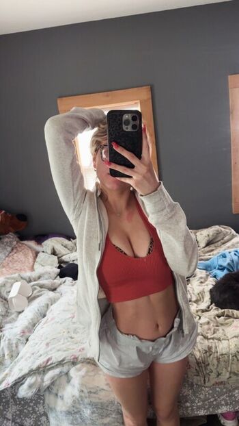 Full leaked Kyliestover private photo