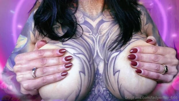 Full leaked Ladyemily private photo