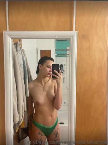Full leaked Lagrandeitalienne private photo