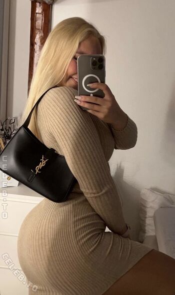 Full leaked Lara charlottee private photo