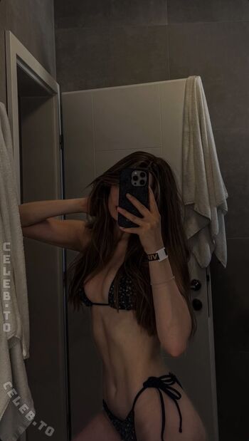 Full leaked Lara oster private photo