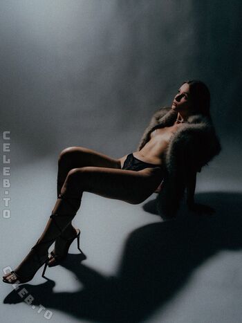 Full leaked Lara oster private photo