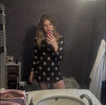 Full leaked Lara petersen private photo
