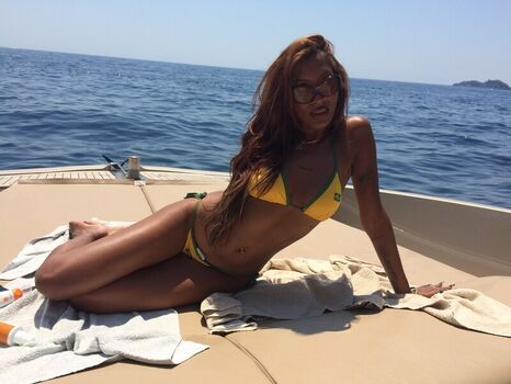 Full leaked Lara raj page private photo