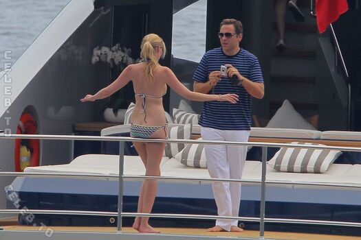 Full leaked Lara stone page private photo
