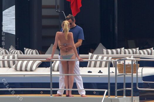Full leaked Lara stone page private photo
