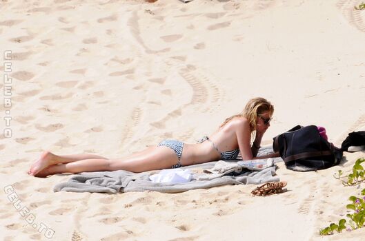Full leaked Lara stone private photo