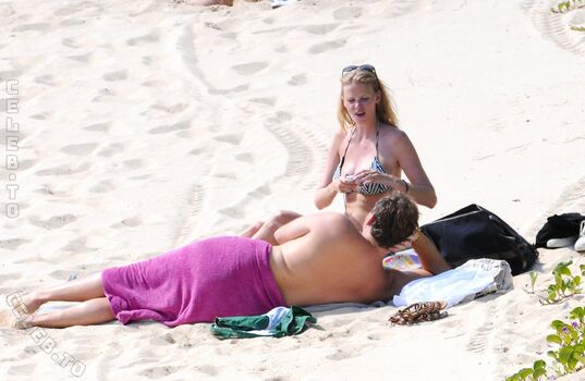 Full leaked Lara stone private photo