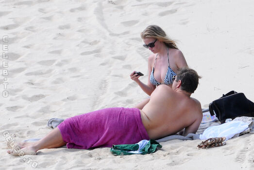 Full leaked Lara stone private photo
