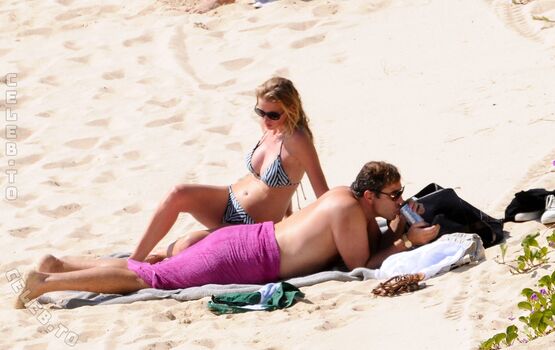 Full leaked Lara stone private photo