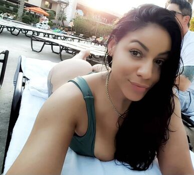 Full leaked Larissalopez private photo