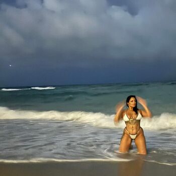 Full leaked Larissalopez private photo