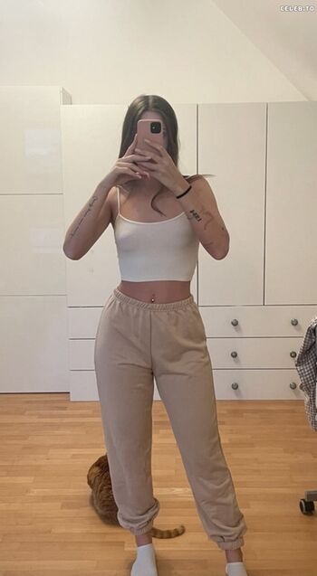 Full leaked Larissaxra private photo