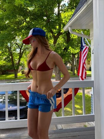 Full leaked Larsen thompson private photo