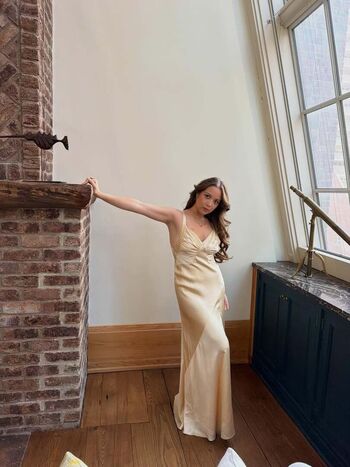 Full leaked Laufey lin private photo