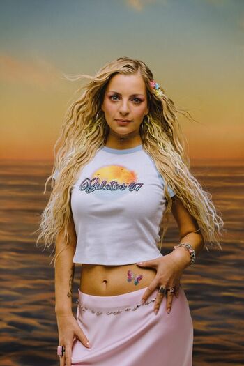 Full leaked Laura larsson private photo