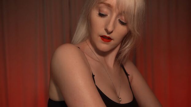 Full leaked Laura lemurex private photo