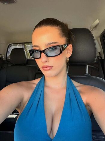 Full leaked Lauramjj page private photo
