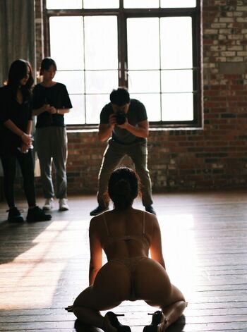 Full leaked Leehee express page private photo