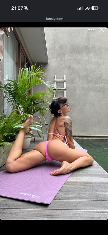 Full leaked Leeloofit private photo