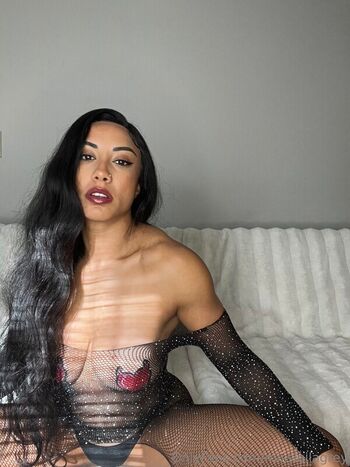 Full leaked Leila grey page private photo