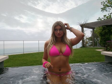 LeilaLovesCash