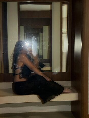Full leaked Leleyspam private photo