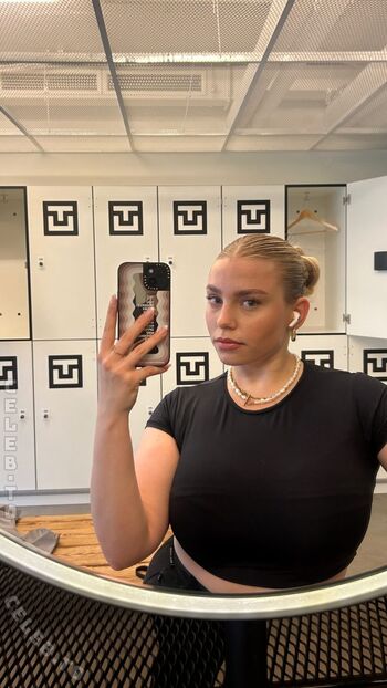 Full leaked Lenadenisee private photo