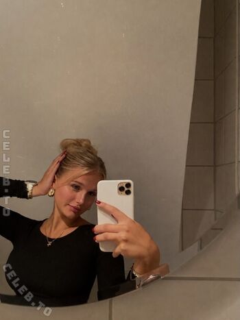 Full leaked Leni zkm private photo