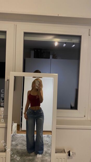 Full leaked Leni zkm private photo