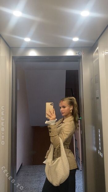Full leaked Leni zkm private photo