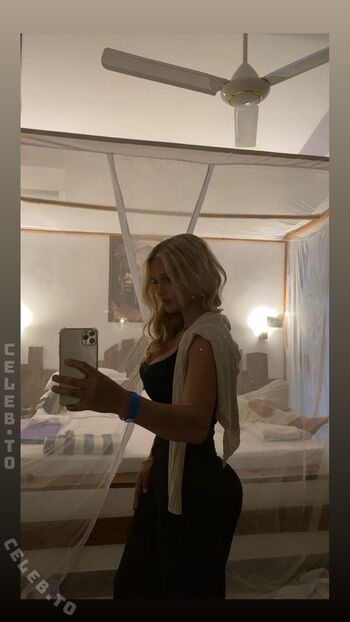 Full leaked Leni zkm private photo