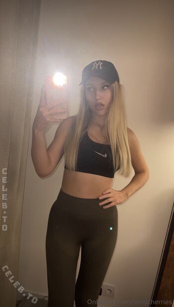 Full leaked Lenischerries private photo
