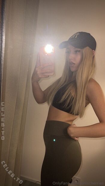 Full leaked Lenischerries private photo