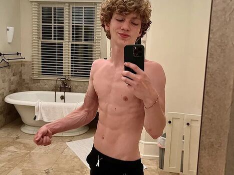 Full leaked Leo wildd private photo