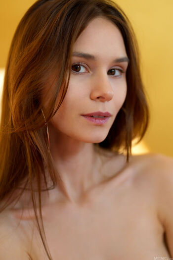 Leona Mia