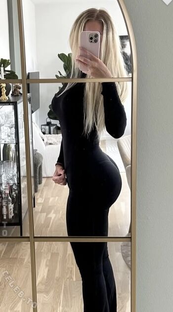 LeonieSia