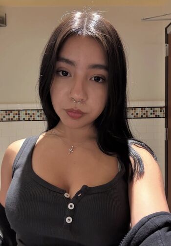 Full leaked Lesliemrtinez private photo