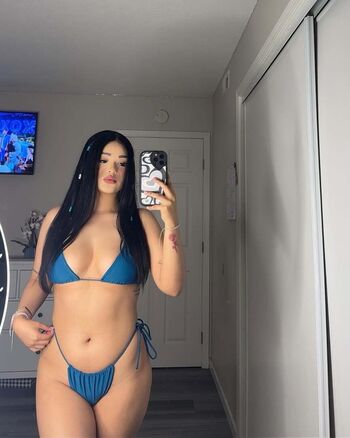 Full leaked Leslyahdz page private photo