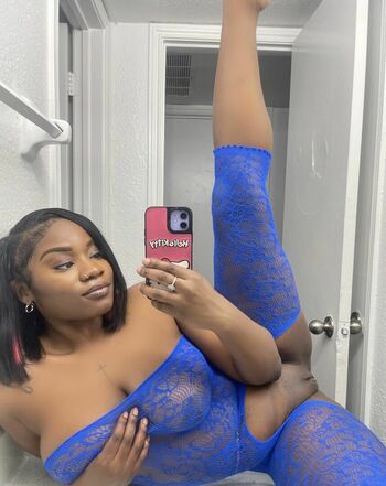 Full leaked Lickprettylaya private photo