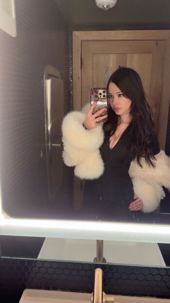 Full leaked Lilchiipmunk page private photo