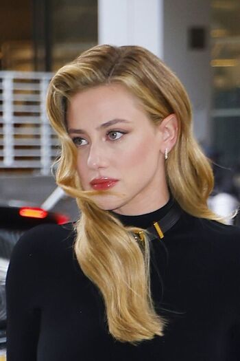 Lili Reinhart