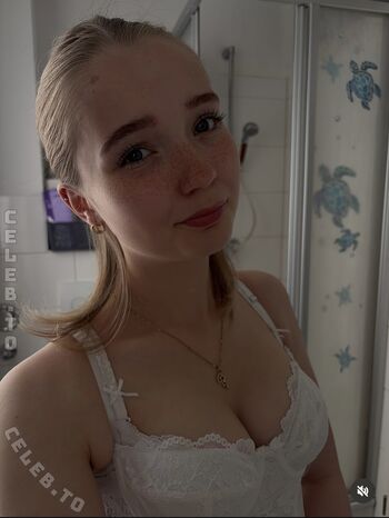 Full leaked Lilly private photo