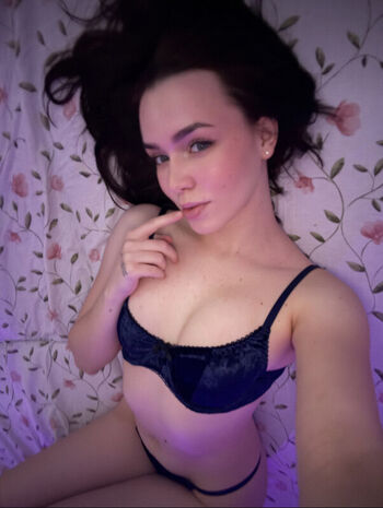 Full leaked Lillyyycarter private photo