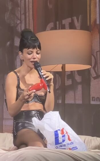 Full leaked Lily allen page private photo