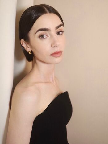 Full leaked Lily collins private photo