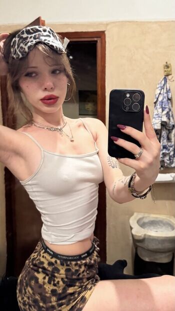 Full leaked Lily hawker private photo