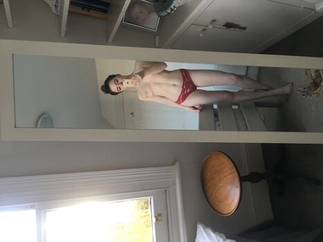 Full leaked Lily sheen private photo