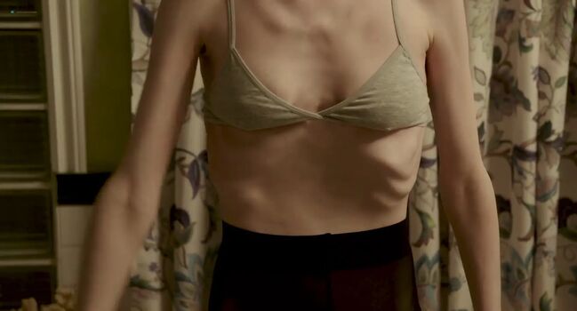 Full leaked Lilycollins private photo