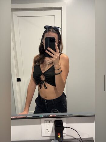 Full leaked Lilygrov private photo